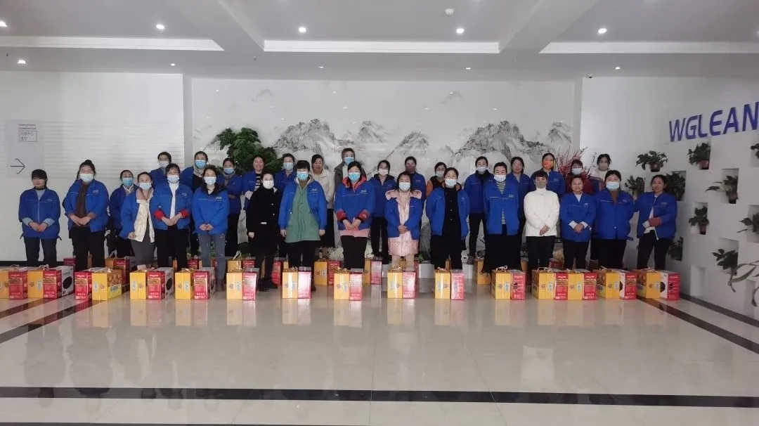 心系員工 情暖新春|萬谷力安電氣為員工放新春禮品!